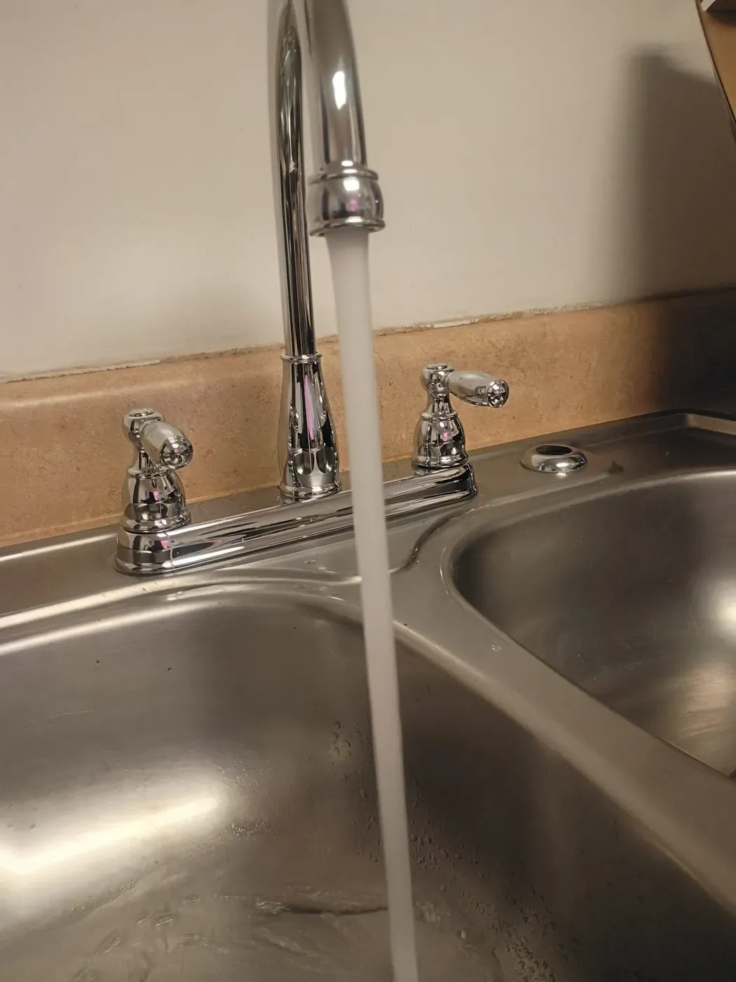 Job photo: replaced kitchen faucet in Omaha